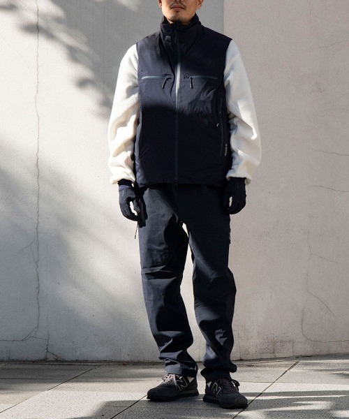 DAIWA LIFESTYLE（ダイワライフスタイル）の「DAIWA LIFE STYLE VEST GORE-TEX DV-005-1122WEX（ダウンベスト・メンズ・ネイビー・LARGE）」の2枚目の写真