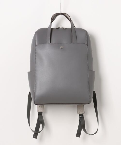 and it_（アンドイット）の「Legato Largo かるいかばん PC収納リュック（バックパック/リュック・レディース・ライトグレー/キャメル/ブラック/グレイッシュベージュ/ダークグレー/ダークブラウン・FREE）」の4枚目の写真