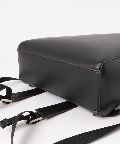 and it_（アンドイット）の「Legato Largo かるいかばん PC収納リュック（バックパック/リュック・レディース・ライトグレー/キャメル/ブラック/グレイッシュベージュ/ダークグレー/ダークブラウン・FREE）」の8枚目の写真