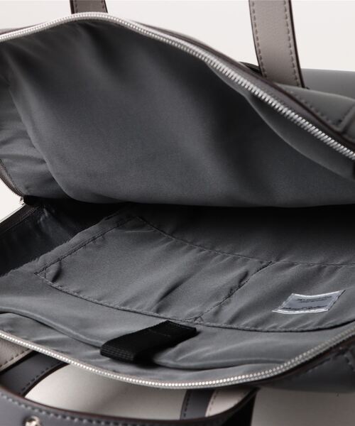 and it_（アンドイット）の「Legato Largo かるいかばん PC収納リュック（バックパック/リュック・レディース・ライトグレー/キャメル/ブラック/グレイッシュベージュ/ダークグレー/ダークブラウン・FREE）」の14枚目の写真