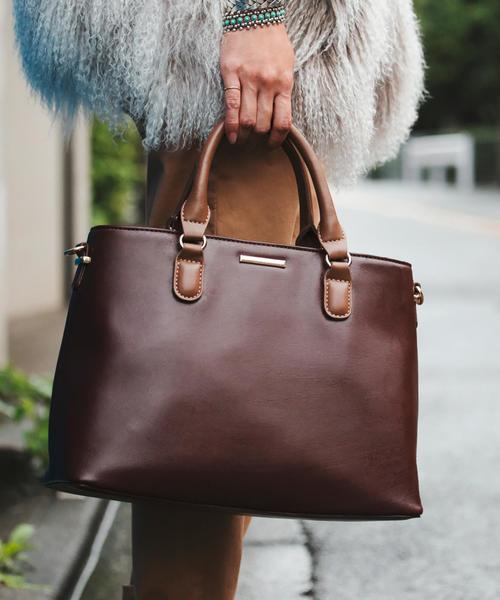 BEAUTY&YOUTH UNITED ARROWS(ビューティーアンドユースユナイテッドアローズ)の「BY∵ メタルバー2トーントートバッグ(トートバッグ・レディース・ブラック/ダークブラウン・FREE)」の2枚目の写真