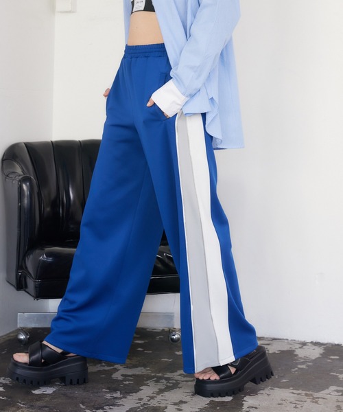 ENVYM(アンビー)の「サイドライントラックパンツ(その他パンツ・レディース・ブラック/ブルー・SMALL/MEDIUM)」の2枚目の写真