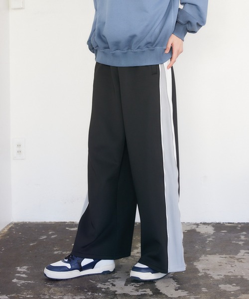ENVYM(アンビー)の「サイドライントラックパンツ(その他パンツ・レディース・ブラック/ブルー・SMALL/MEDIUM)」の15枚目の写真