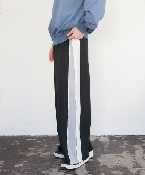ENVYM(アンビー)の「サイドライントラックパンツ(その他パンツ・レディース・ブラック/ブルー・SMALL/MEDIUM)」の16枚目の写真
