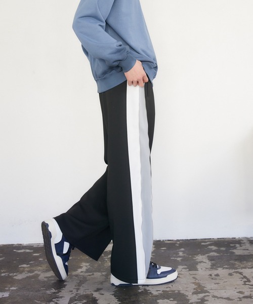 ENVYM(アンビー)の「サイドライントラックパンツ(その他パンツ・レディース・ブラック/ブルー・SMALL/MEDIUM)」の17枚目の写真