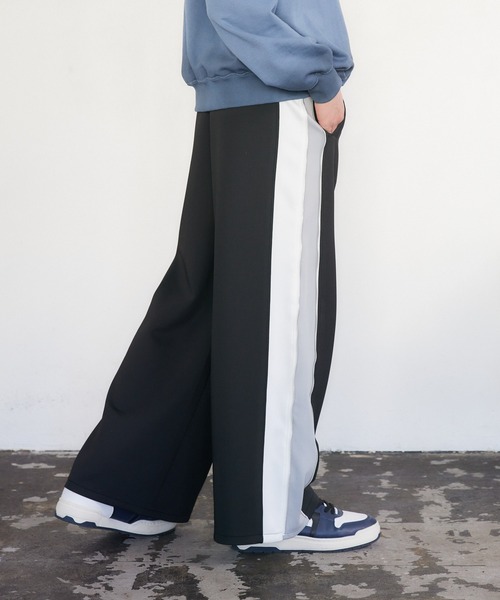 ENVYM(アンビー)の「サイドライントラックパンツ(その他パンツ・レディース・ブラック/ブルー・SMALL/MEDIUM)」の10枚目の写真