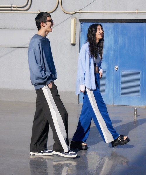 ENVYM(アンビー)の「サイドライントラックパンツ(その他パンツ・レディース・ブラック/ブルー・SMALL/MEDIUM)」の8枚目の写真
