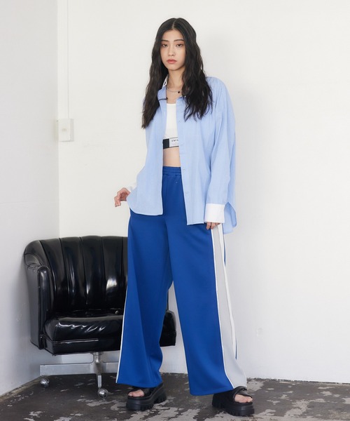 ENVYM(アンビー)の「サイドライントラックパンツ(その他パンツ・レディース・ブラック/ブルー・SMALL/MEDIUM)」の4枚目の写真