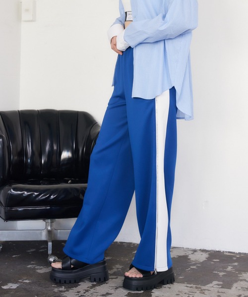 ENVYM(アンビー)の「サイドライントラックパンツ(その他パンツ・レディース・ブラック/ブルー・SMALL/MEDIUM)」の19枚目の写真