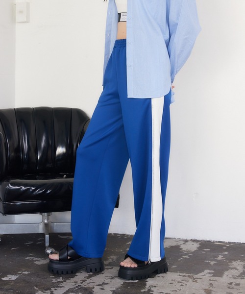 ENVYM(アンビー)の「サイドライントラックパンツ(その他パンツ・レディース・ブラック/ブルー・SMALL/MEDIUM)」の20枚目の写真