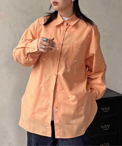 CPCM（シーピーシーエム）の「総刺繍ハートビッグシャツ（シャツ/ブラウス・レディース・オフホワイト/ブルー/オレンジ/サックスブルー・FREE）」の4枚目の写真