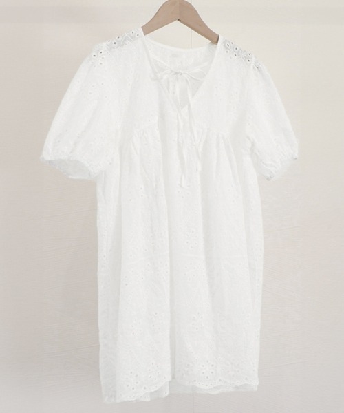 Miniministore(ミニミニストア)の「スカラップ刺しゅうレースブラウスVネック半袖半袖(シャツ/ブラウス・レディース・ホワイト・M/L)」の16枚目の写真