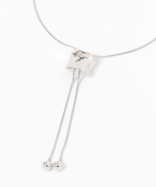 LOWRYS FARM(ローリーズファーム)の「ループタイネックレス 111654(ネックレス・レディース・グレー/ベージュ/グレー系その他・FREE)」の2枚目の写真