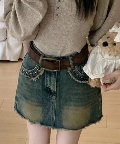 .KOM（ドットコム）の「A'GEM/9 × .kom 『.KOM/ドットケーオーエム』 スタッズデザイン ダメージデニムスカート（デニムスカート・レディース・インディゴブルー・M/S）」の20枚目の写真