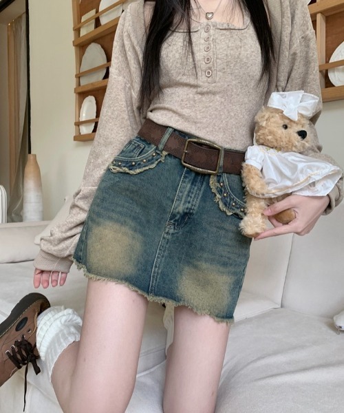 .KOM（ドットコム）の「A'GEM/9 × .kom 『.KOM/ドットケーオーエム』 スタッズデザイン ダメージデニムスカート（デニムスカート・レディース・インディゴブルー・M/S）」の8枚目の写真