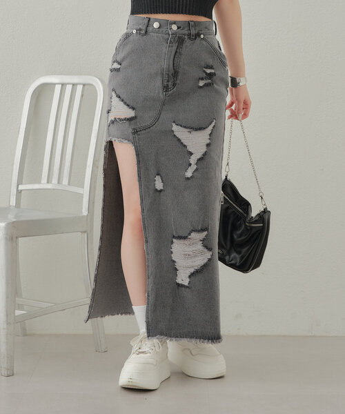 Chico(チコ)の「ダメージカットオフデニムスカート(スカート・レディース・グレー/ブルー/ベージュ・0/1)」の2枚目の写真