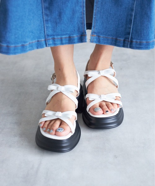 tocco closet（トッコ　クローゼット）の「【ZOZO限定】リボン厚底サンダル（サンダル・レディース・ブラック/シルバー/ホワイト・M/L）」の6枚目の写真