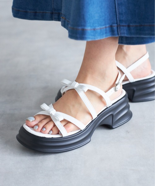 tocco closet（トッコ　クローゼット）の「【ZOZO限定】リボン厚底サンダル（サンダル・レディース・ブラック/シルバー/ホワイト・M/L）」の7枚目の写真