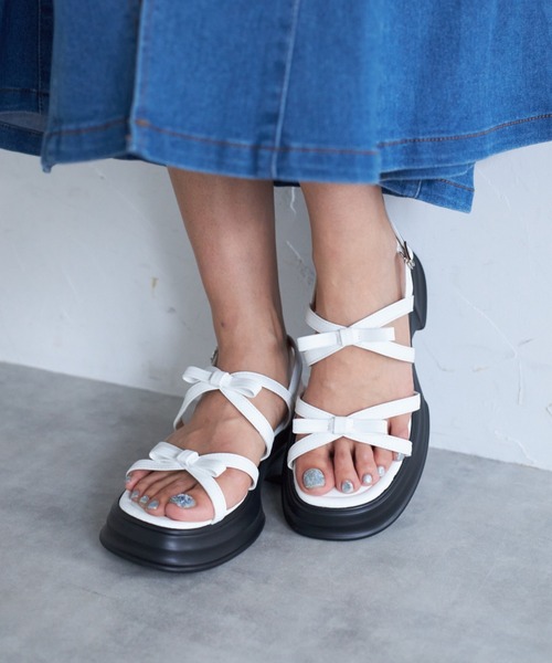 tocco closet（トッコ　クローゼット）の「【ZOZO限定】リボン厚底サンダル（サンダル・レディース・ブラック/シルバー/ホワイト・M/L）」の9枚目の写真