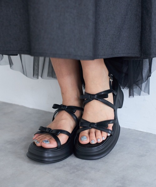 tocco closet（トッコ　クローゼット）の「【ZOZO限定】リボン厚底サンダル（サンダル・レディース・ブラック/シルバー/ホワイト・M/L）」の14枚目の写真