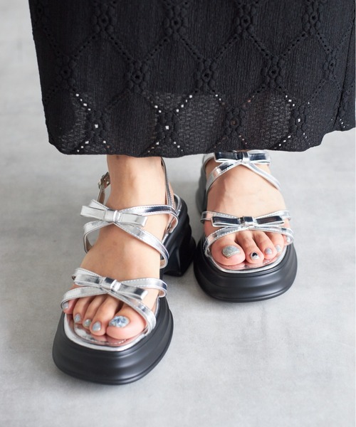 tocco closet（トッコ　クローゼット）の「【ZOZO限定】リボン厚底サンダル（サンダル・レディース・ブラック/シルバー/ホワイト・M/L）」の20枚目の写真