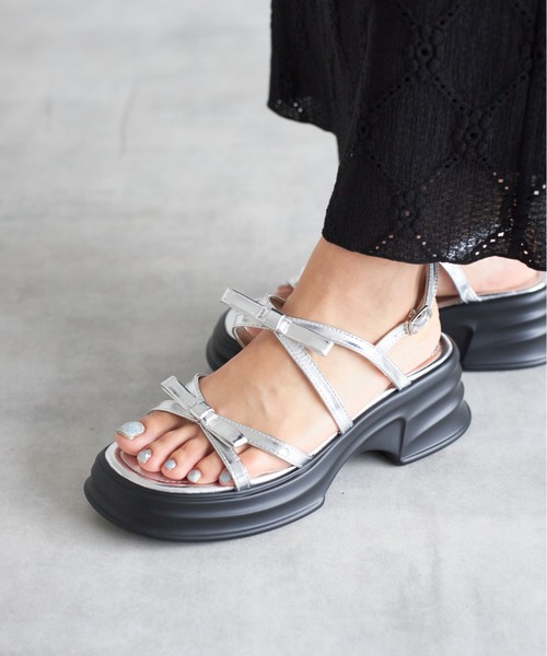 tocco closet（トッコ　クローゼット）の「【ZOZO限定】リボン厚底サンダル（サンダル・レディース・ブラック/シルバー/ホワイト・M/L）」の21枚目の写真