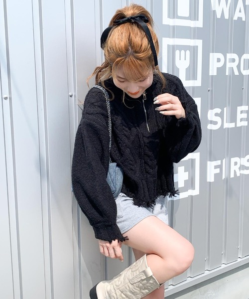 mily bilet（ミウィビレット）の「【mily bilet】大人カジュアルに遊び心を。ダメージハーフジップハイネックショート丈ケーブルニット（ニット/セーター・レディース・ブラック/アイボリー/グレー・LARGE/MEDIUM/SMALL/X-LARGE）」の11枚目の写真