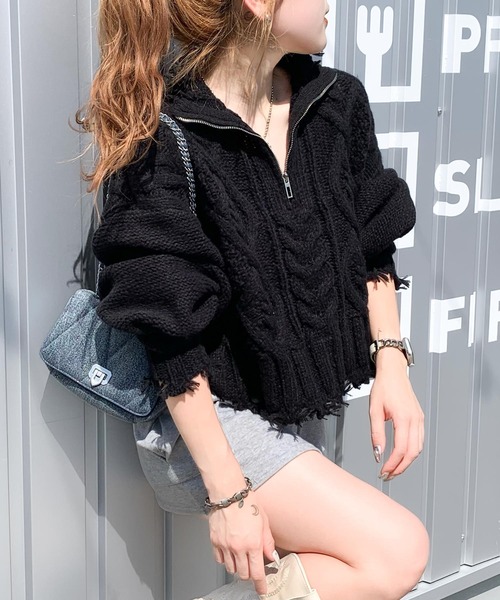 mily bilet（ミウィビレット）の「【mily bilet】大人カジュアルに遊び心を。ダメージハーフジップハイネックショート丈ケーブルニット（ニット/セーター・レディース・ブラック/アイボリー/グレー・LARGE/MEDIUM/SMALL/X-LARGE）」の5枚目の写真