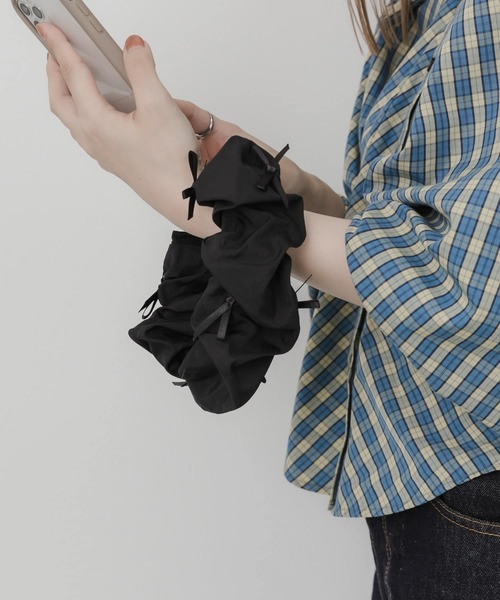 SMELLY（スメリー）の「リボンシュシュハンドルストラップ（スマホグッズ・レディース・ライトブルー/ブラック/シルバー・-）」の22枚目の写真