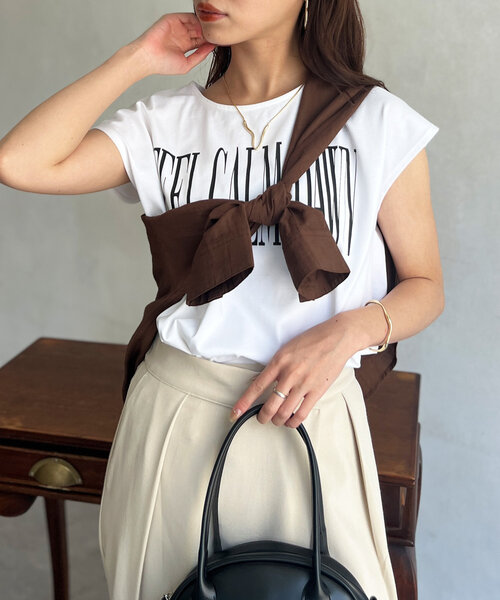 Chez toi（シェトワ）の「フレンチスリーブロゴTシャツ（Tシャツ/カットソー・レディース・ブラック/カーキ/オフホワイト/オレンジ・FREE）」の2枚目の写真