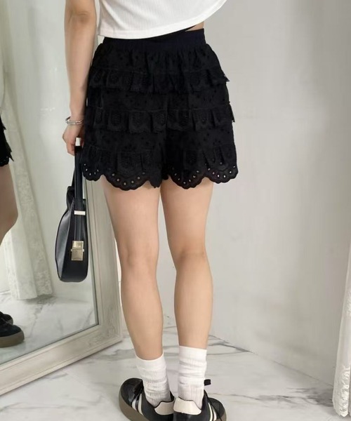 mebole(メボレ)の「刺繍フリルショートパンツ(その他パンツ・レディース・ブラック/ホワイト・FREE)」の9枚目の写真