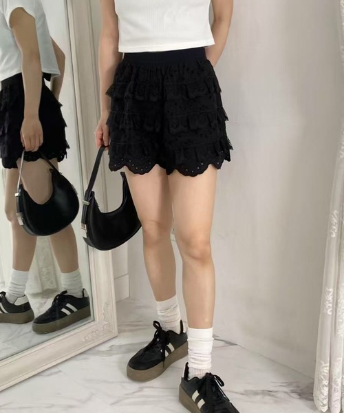 mebole(メボレ)の「刺繍フリルショートパンツ(その他パンツ・レディース・ブラック/ホワイト・FREE)」の6枚目の写真
