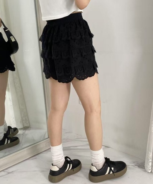 mebole(メボレ)の「刺繍フリルショートパンツ(その他パンツ・レディース・ブラック/ホワイト・FREE)」の10枚目の写真