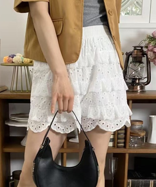 mebole(メボレ)の「刺繍フリルショートパンツ(その他パンツ・レディース・ブラック/ホワイト・FREE)」の13枚目の写真