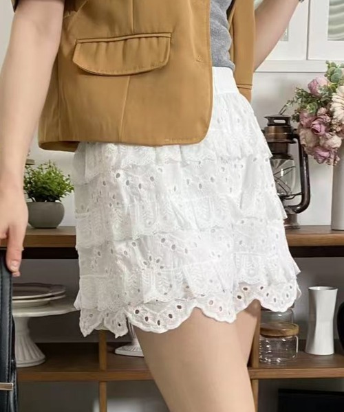mebole(メボレ)の「刺繍フリルショートパンツ(その他パンツ・レディース・ブラック/ホワイト・FREE)」の14枚目の写真