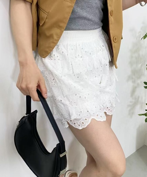 mebole(メボレ)の「刺繍フリルショートパンツ(その他パンツ・レディース・ブラック/ホワイト・FREE)」の22枚目の写真