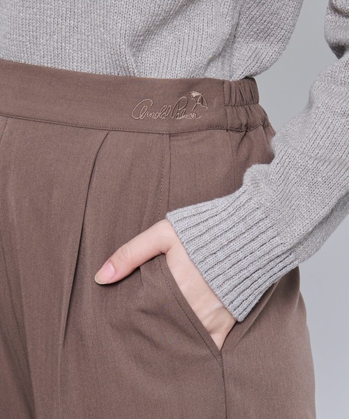 Arnold Palmer（アーノルドパーマー）の「ツイル タックパンツ（その他パンツ・レディース・ブラック/ライトブラウン・S/M/L）」の4枚目の写真