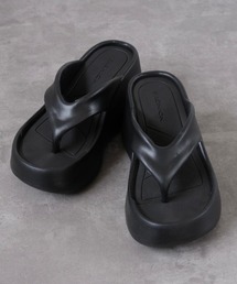 Reurie'（レウリィ）の「プラットフォームトングサンダル／platform tong sandal ビーチサンダル 厚底 リカバリーサンダル カジュアル Y2K ストリート 韓国 フェイクレザー 黒 ブラック（サンダル）」