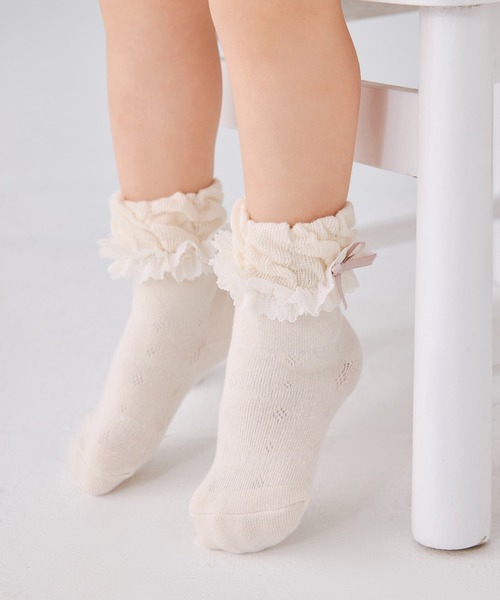 combimini(コンビミニ)の「クルー丈レースソックス(ソックス/靴下・キッズ・オフホワイト/ネイビー・13-15cm/15-17cm/17-19cm/19-21cm)」の2枚目の写真