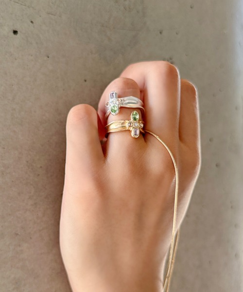 ANU(アヌ)の「Echidna’s cross ring - エキドナクロスリング(リング・レディース・シルバー/ゴールド・9-10/13-14/11-12)」の18枚目の写真