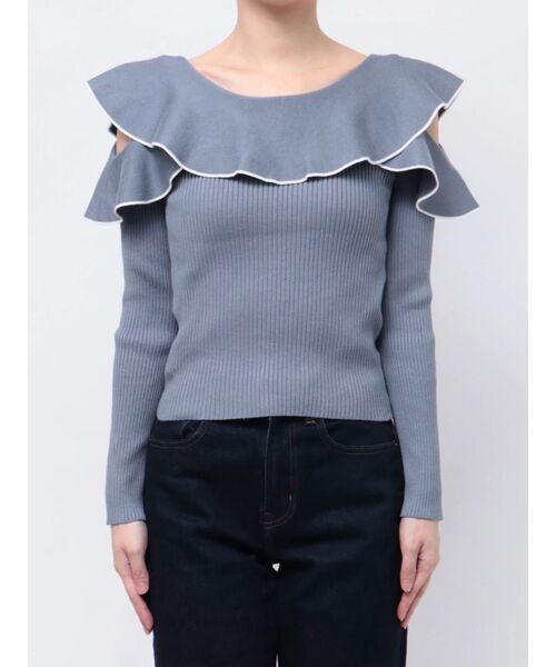 MERCURYDUO（マーキュリーデュオ）の「オープンショルダーラッフルニット（ニット/セーター・レディース・チャコールグレー/オフホワイト/ライトブルー/その他1・FREE）」の13枚目の写真