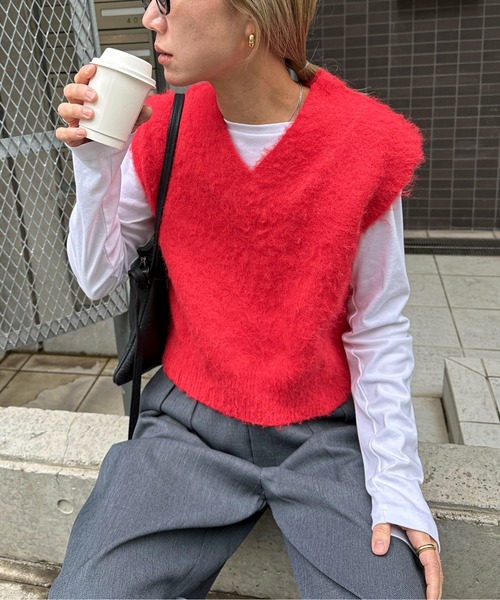feepur(フェピュール)の「【ハンドウォッシャブル】ウール混起毛Vネックベスト(ベスト・レディース・レッド/杢グレー・MEDIUM)」の2枚目の写真