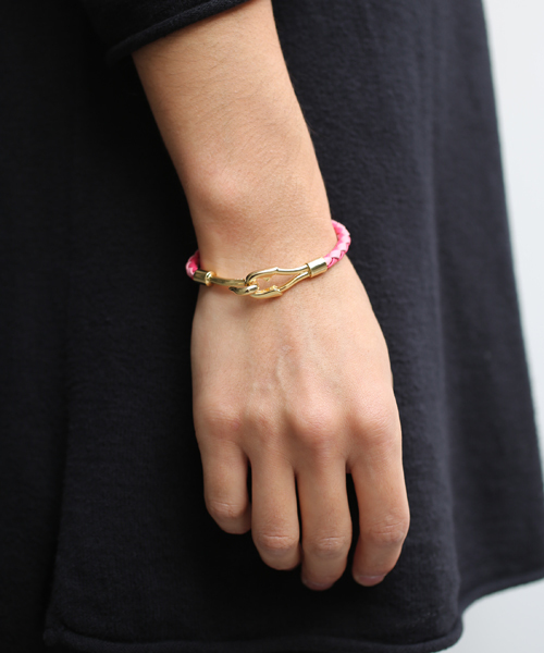 JAM HOME MADE（ジャムホームメイド）の「編み込み レザー シングル ブレスレット/メンズ/レディース/ユニセックス/牛革（ブレスレット・メンズ・ブラック×シルバー/グレー/ブラウン/ネイビー/ピンク・ONE SIZE）」の5枚目の写真