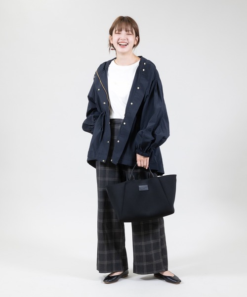 meeny miny（ミーニーマイニー）の「【meeny miny】[美シルエットシリーズ]【撥水/UV/軽量】美優マウンテンパーカー（マウンテンパーカー・レディース・ブラック/ベージュ・MEDIUM）」の6枚目の写真