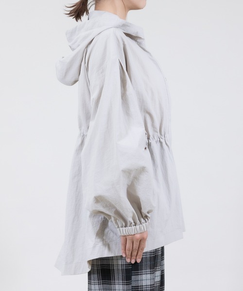 meeny miny（ミーニーマイニー）の「【meeny miny】[美シルエットシリーズ]【撥水/UV/軽量】美優マウンテンパーカー（マウンテンパーカー・レディース・ブラック/ベージュ・MEDIUM）」の16枚目の写真