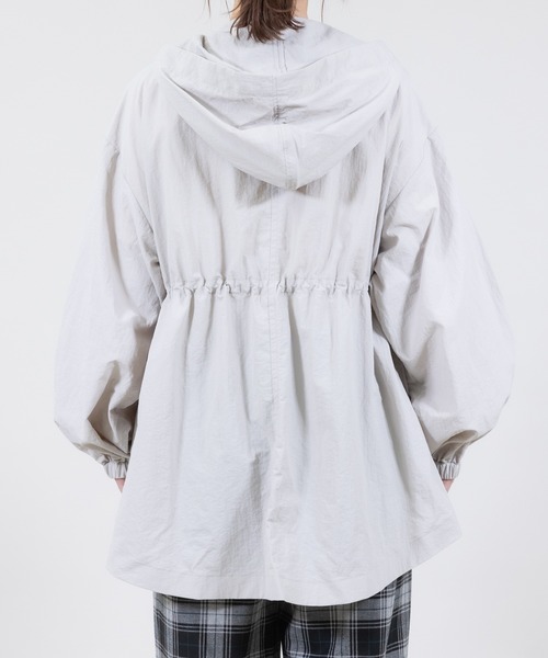 meeny miny（ミーニーマイニー）の「【meeny miny】[美シルエットシリーズ]【撥水/UV/軽量】美優マウンテンパーカー（マウンテンパーカー・レディース・ブラック/ベージュ・MEDIUM）」の17枚目の写真