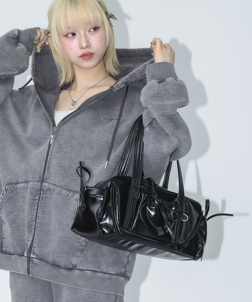 17HR（セブンティーンアワーズ）の「リボンポケットボストンバッグ（ボストンバッグ・レディース・ブラック/ブラウン/レッド・FREE）」の2枚目の写真