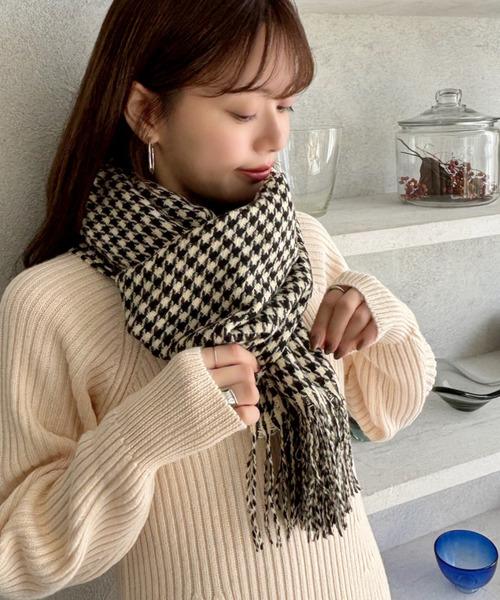 Ada.(エイダ)の「レディークラシック 千鳥格子 チェック マフラー(マフラー・レディース・ブラック/ベージュ/ブラウン・FREE)」の12枚目の写真