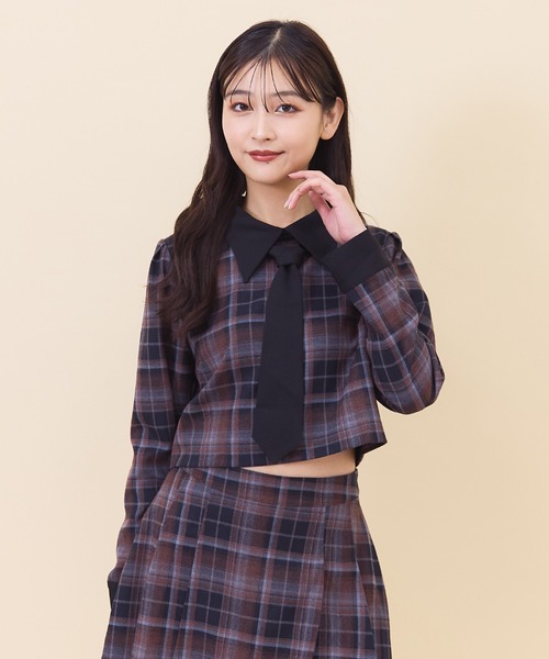 REDYAZEL(レディアゼル)の「【セットアップ可能】ネクタイチェックトップス(シャツ/ブラウス・レディース・オレンジ/ブルー/ネイビー・SMALL/MEDIUM)」の1枚目の写真