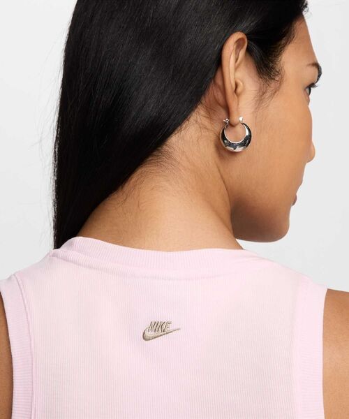 NIKE（ナイキ）の「ナイキ スポーツウェア チル ニット ウィメンズ クロップド ミニリブ タンクトップ / Nike Sportswear Chill Knit Women's Cropped Mini-Rib Tank Top HJ6863-663 Pink Foam（タンクトップ・レディース・ピンク・L/M/S/XL/XS）」の5枚目の写真